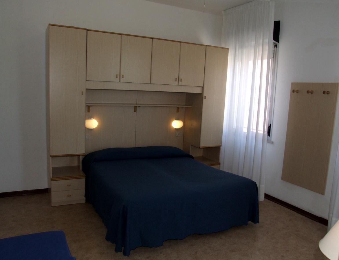Hotel Firenze Каорле Номер фото